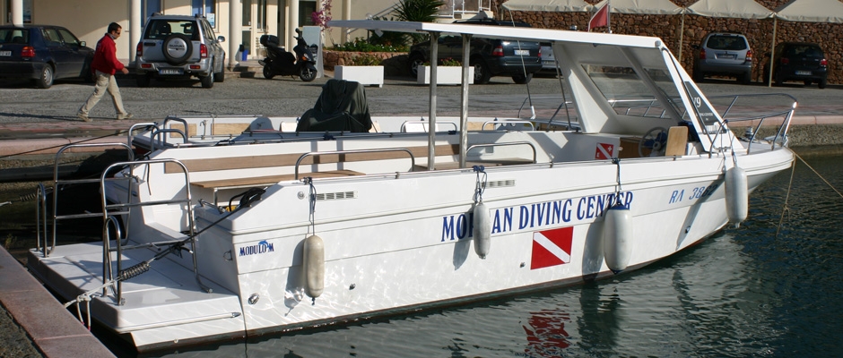 Powerboat for technical diving