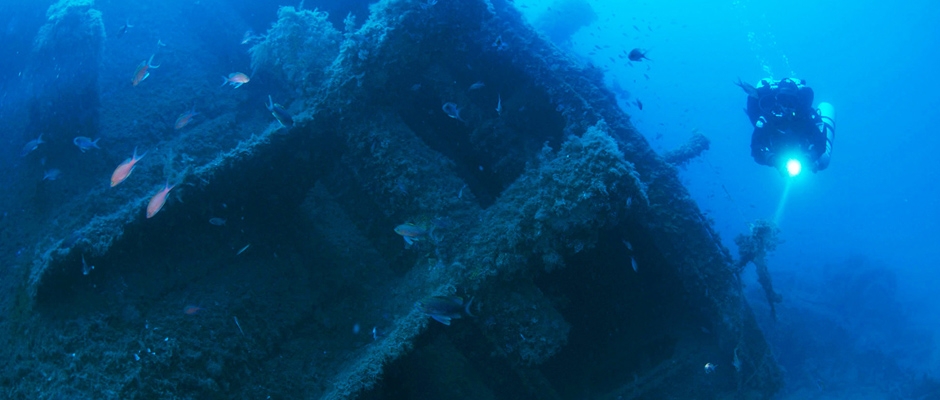 Trimix divers on LT-221